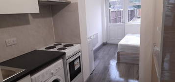 Flat to rent in Cranleigh Road, Feltham TW13