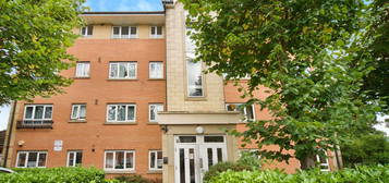 Flat for sale in Hudson Way, London, Enfield N9