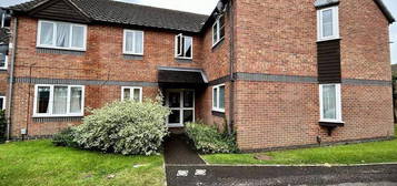 Flat to rent in All Saints Court, Didcot OX11