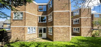 Flat to rent in Royal Road, Teddington TW11