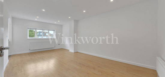 Maisonette to rent in Ridge Hill, London NW11