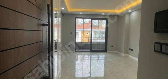 ATAKENT TRAMVAY DURAĞINDA ULTRA LÜX 1+1 GENİŞ DAİRE