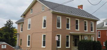 203 S Broad St, Waynesboro, PA 17268