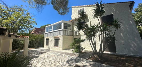 Villa 2 étages  à vendre, 7 pièces, 5 chambres, 264 m²