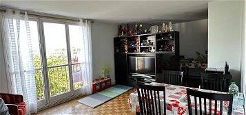 À vendre : appartement de 3 pièces avec double séjour et parking Situé à Vitry sur Seine (Plateau)