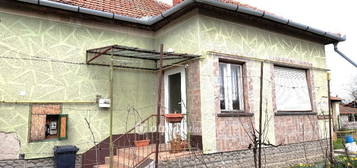 Eladó Ház, Pitvaros
