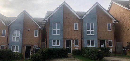 3 bed semi-detached house to rent