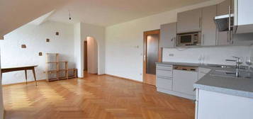 Gepflegte, neurenovierte 2-Zimmerwohnung im Grünen