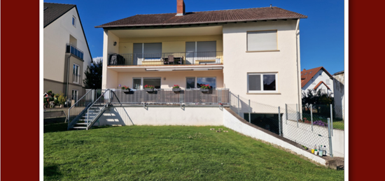 Attraktive Wohnung mit Wohnküche, 30 qm Terrasse & Garten im 2-Familienhaus in zentraler Lage!