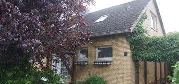 Einfamilienhaus mit Keller, Garage, Wintergarten in 23845 Oering