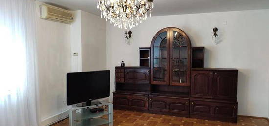 Baneasa, in vila, apartament 3 camere, mobilat si utilat, parcare in curte