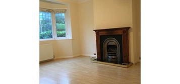 Flat to rent in York Way, London N20