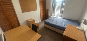 Duplex to rent in Victoria Terrace, Swansea SA1