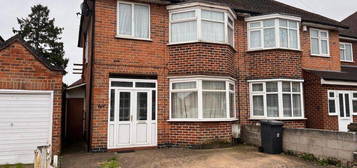 3 bedroom semi-detached house to rent