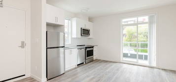 2780 5th St #C-204, Victoria, BC V8T 0C9