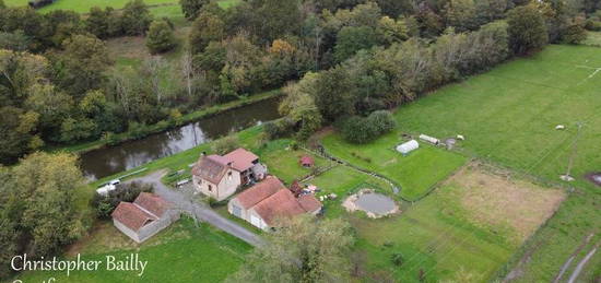 Maison atypique avec dépendances et un terrain de 1,6 hectares