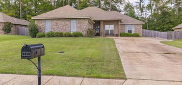 717 Lexington Dr, Florence, MS 39073