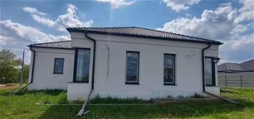 Új építésű ikerház Nyíregyháza - Oros frekventált részén!
