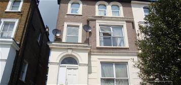 Flat to rent in Woodland Road, London N11