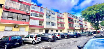 Apartamento T2 para arrendar em Amadora