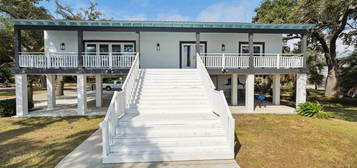 839 E Beach Blvd, Long Beach, MS 39560