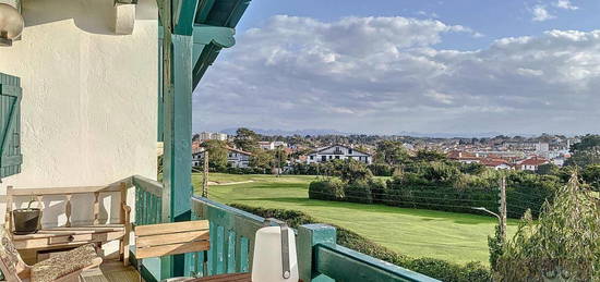 Appartement avec superbe vue sur le golf et l'océan + studio indépendant