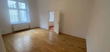 Ruhige, gepflegte 2 Zimmer Wohnung mit Grünblick