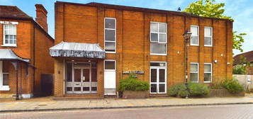 Flat to rent in High Street, Theale, Reading, Berkshire RG7