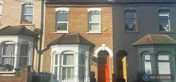 2 bedroom terraced house