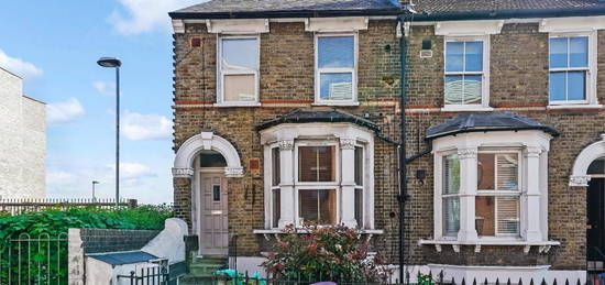 Flat to rent in Kenworthy Road, London E9