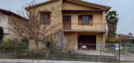 Villa all'asta a San Vito al Torre