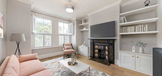 Flat for sale in Queenstown Road, London SW8