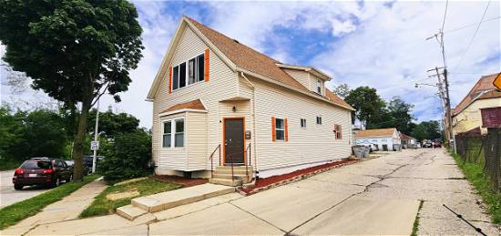3324 W Pabst Ave, Milwaukee, WI 53215