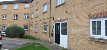 Flat to rent in Broadlands Gardens, Pudsey LS28