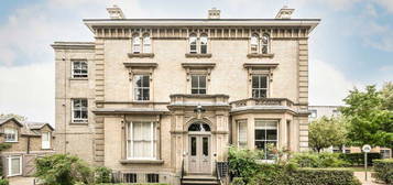 Flat for sale in West Hill, London SW15