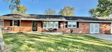 5212 W Petty Rd, Muncie, IN 47304