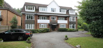 Flat to rent in High Road, Bushey Heath, Bushey WD23