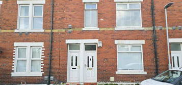 Flat to rent in Collingwood Terrace, Dunston, Gateshead NE11