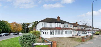 6 bed semi-detached house for sale