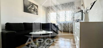 Apartament cu 2 camere, decomandat, balcon deschis, zona ...