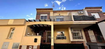 Casa en calle De Jayena en Alhendín