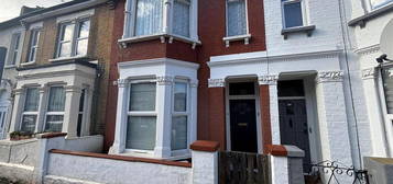 1 bedroom ground floor flat to rent