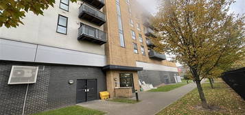 Flat to rent in Clydesdale Way, Belvedere DA17