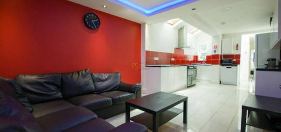 7 bedroom terraced house