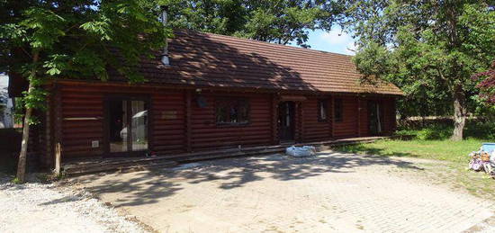 3 bedroom log cabin for sale