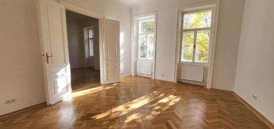 ZENTRUMSNAHE 4-ZIMMERWOHNUNG IN PRACHTVOLLEM ALTBAU