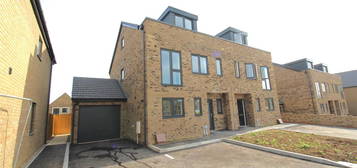 4 bed semi-detached house to rent