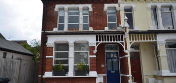 Mews house to rent in Elvendon Road, London N13