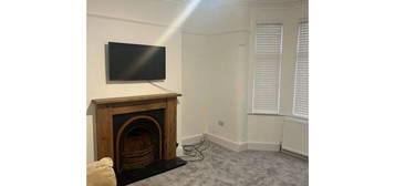 Room to rent in Carlton Range, Manchester M18