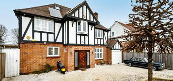 5 bedroom detached house for sale